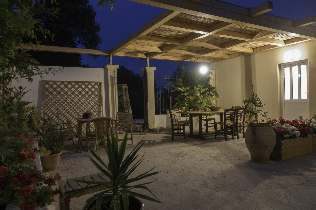 Villa Dio Petres Kroustas Ngoại thất bức ảnh
